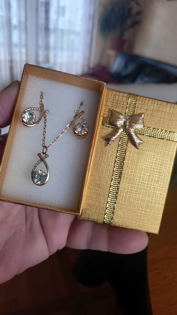 Parure boucles d'oreilles et collier  – photo 2